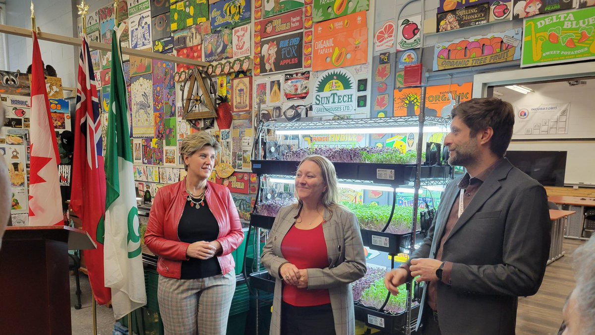 mclaudebibeau's tweet photo. The 5th intake of the Local Food Infrastructure Fund is open!
The #LFIF offers between $15,000 & $120,000 in support to nonprofits for equipment & infrastructure that can strengthen local food systems.
Apply by May 31, 2023!
👉https://t.co/bOB6L7Zr6N https://t.co/shpPpKBOpF