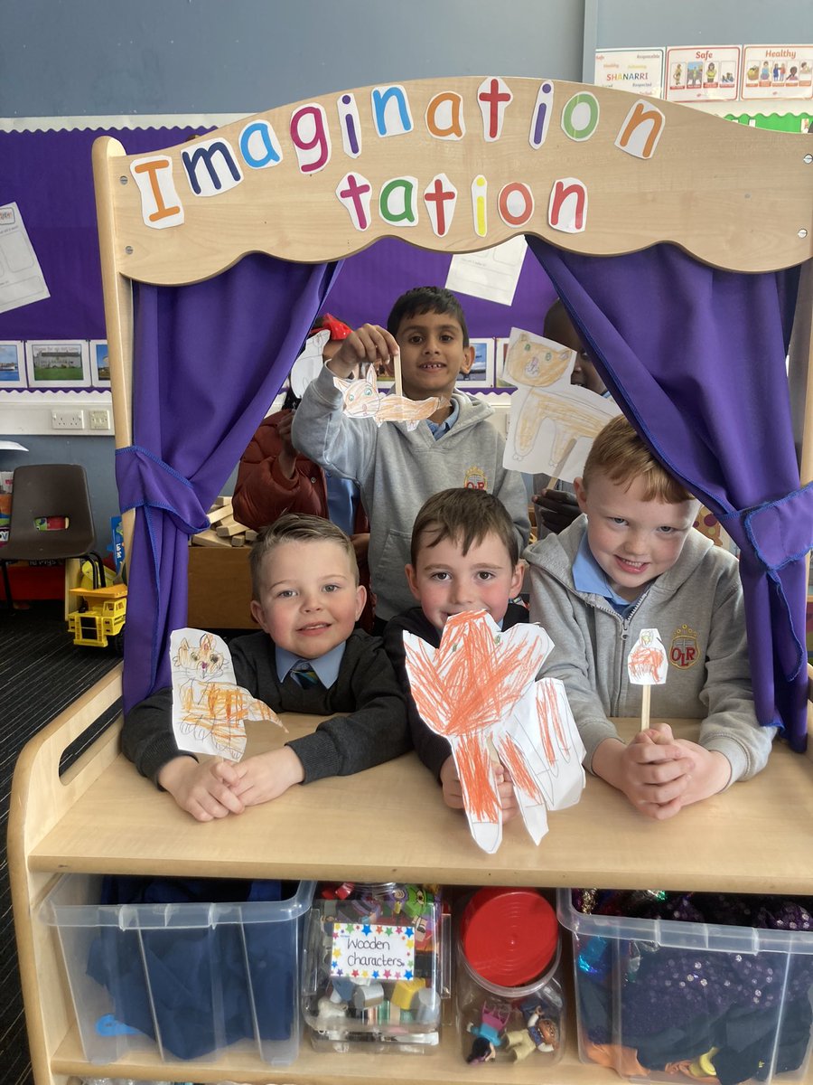 OLRprimary's tweet photo. Primary 1a & b worked together in the playroom this afternoon and created puppets for the different characters in their reading books to retell the story! 📚 🎭 #reading #play #puppets #retellingstories https://t.co/4qSh2qZ3sy