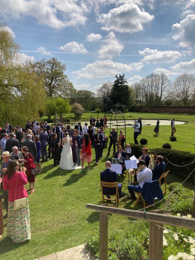 Wedding garden party!
<a href="/Linham_Ryan/">Ryan Linham</a> @fabianvdg <a href="/stephen_calow/">Stephen Calow</a> #adamstockbridge #willbrown
.
#brassquintet #wedding #gardenparty #weddingmusic #brass