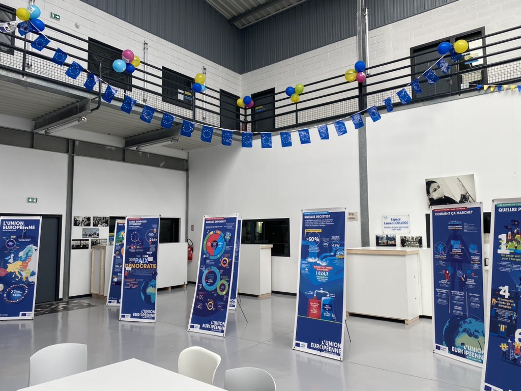 Mme Marie-Pierre Vedrenne, députée européenne sera présente sur St Jo  ce vendredi matin, 5 mai.
Pour l occasion ,l équipe Erasmus+ a decoré l atrium.
De beaux temoignages et échanges en perceptive 
#ErasmusPlus