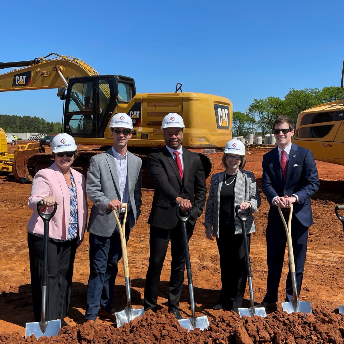 RedstoneGateway's tweet image. New digs coming soon to Redstone Gateway -- celebrating the ground breaking of Davidson Technologies new 46,000 SF headquarters!