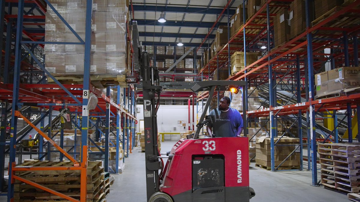 gildancorp's tweet photo. Meet Corey, a forklift driver at our distribution centre in Charleston, South Carolina. When asked about why he likes to work at Gildan, he said “I love working with great people that care about their workers.” Read more employee stories: https://t.co/SIHBKVH9ZW #IMadeYourClothes https://t.co/xvpQHwFr4o