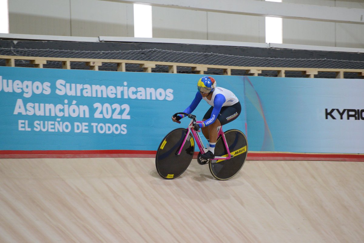 #TBT #Ciclismo 🚴🏼

Nos remontamos a la competencia de ciclismo en el velódromo del <a href="/coparaguay/">Comité Olímpico Pyo</a> 

El público disfrutó de una competencia de primer nivel, en lo que sin duda fue una experiencia inolvidable para todos los participantes 🤩

#ElSueñoCumplido🙌🏼