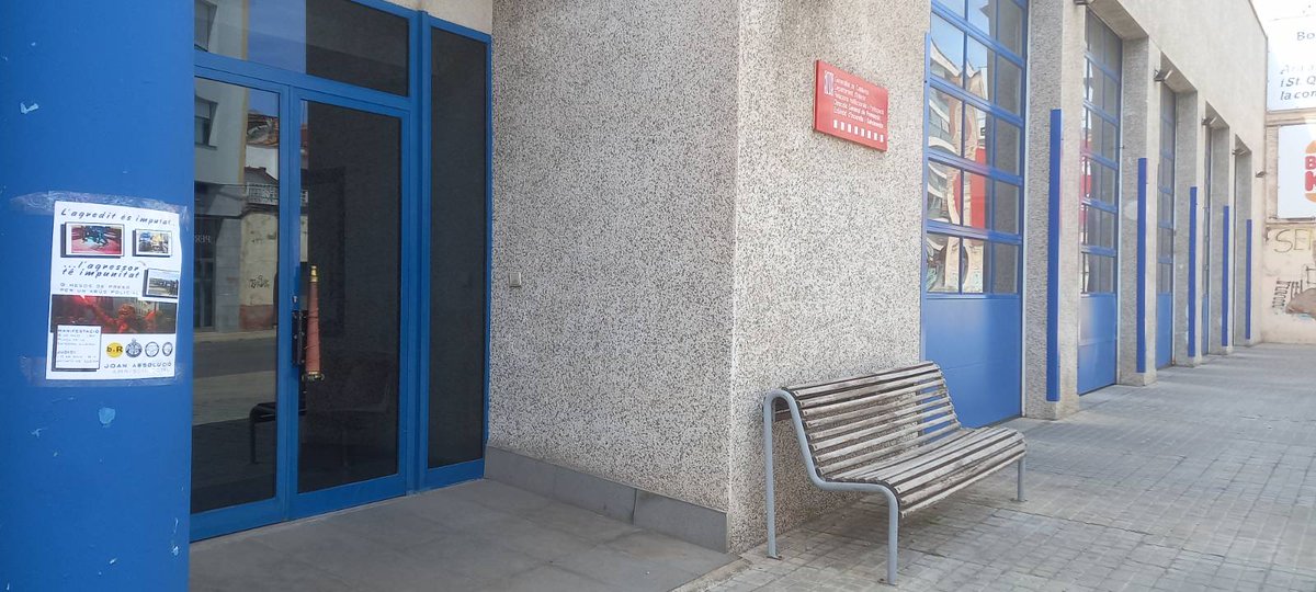 antirepreBCN's tweet photo. 🗣️ Aquesta setmana hem anat a visitar diferents parcs de bombers per explicar el cas d'en Joan (@Soses27M).

👉 Hem parlat amb molts d'ells, i hem pogut deixar cartells informatius, encoratjant-los a participar de la manifestació del pròxim dissabte 6 a #Lleida i a omplir els jutjats de solidaritat el dimecres 10!

💥 Per ell i la resta de represaliats, continuem als carrers.
Perquè no tenim cap altra opció davant la persecució de l'estat feixista contra la dissidència política.

#JoanAbsolució
#AmnistiaToal