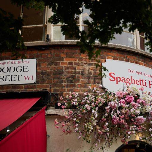It feels like Spring is in full swing ☺️

We love this throwback of our floral display from our Tottenham Court Road location 💐