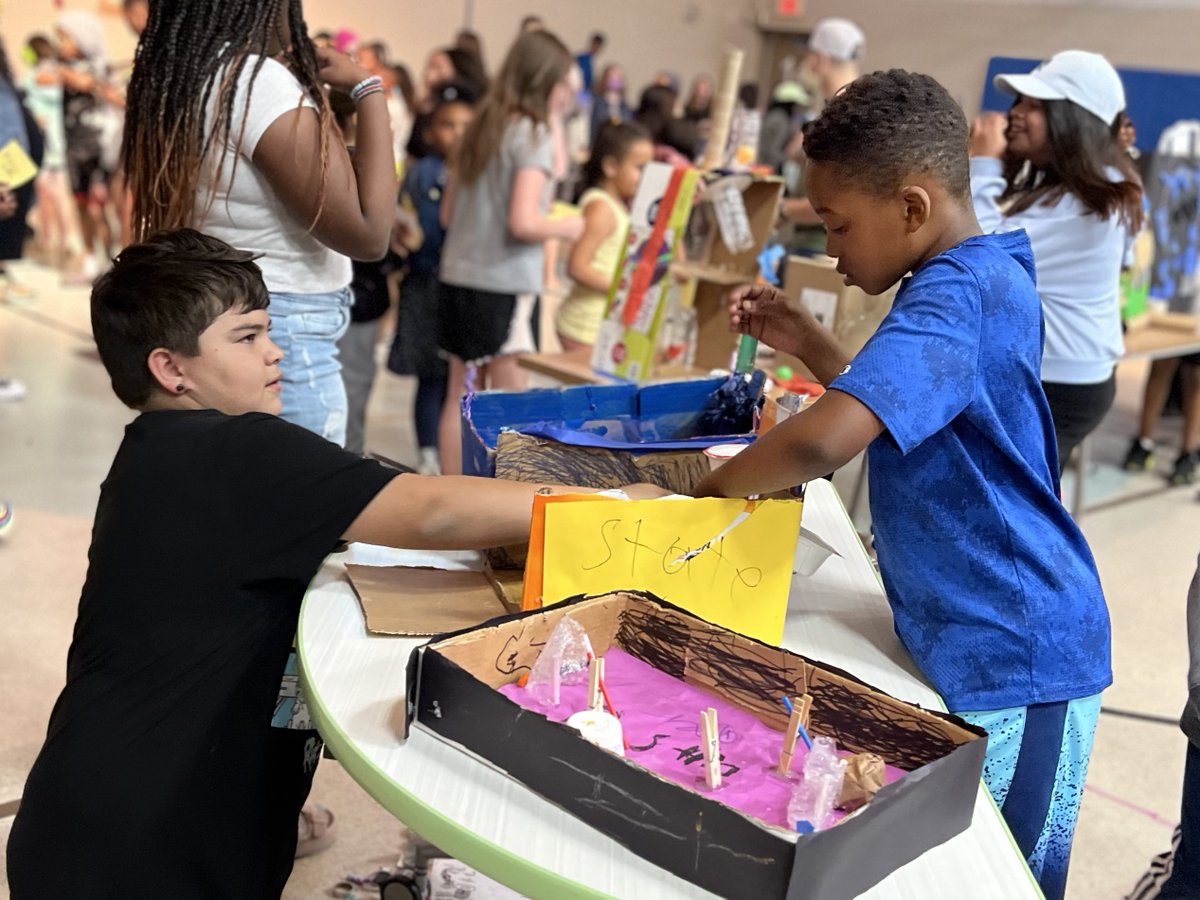 OakRidgeMagnet's tweet photo. The Oak Ridge Arcade popped up at school this morning!  4th and 5th graders designed and built arcade games and pinball machines, and invited K-3 learners to give their games a try.  Big shoutout to @MrWaltersSTEM for making this annual event a reality! https://t.co/SrNKN6s0OF