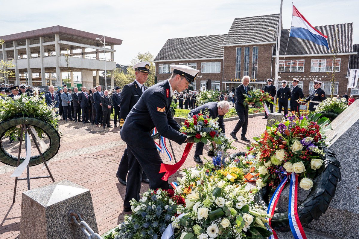 kon_marine's tweet photo. Vrijheid is niet vanzelfsprekend. Daarom zijn wij stil. Voor toen en nu. Waar dan ook ter wereld. 

Vandaag herdenken wij allen die omkwamen strijdend voor onze vrijheid. 

Opdat wij nooit vergeten. 🫡

#koninklijkemarine #4mei https://t.co/Uelr5BYB3x