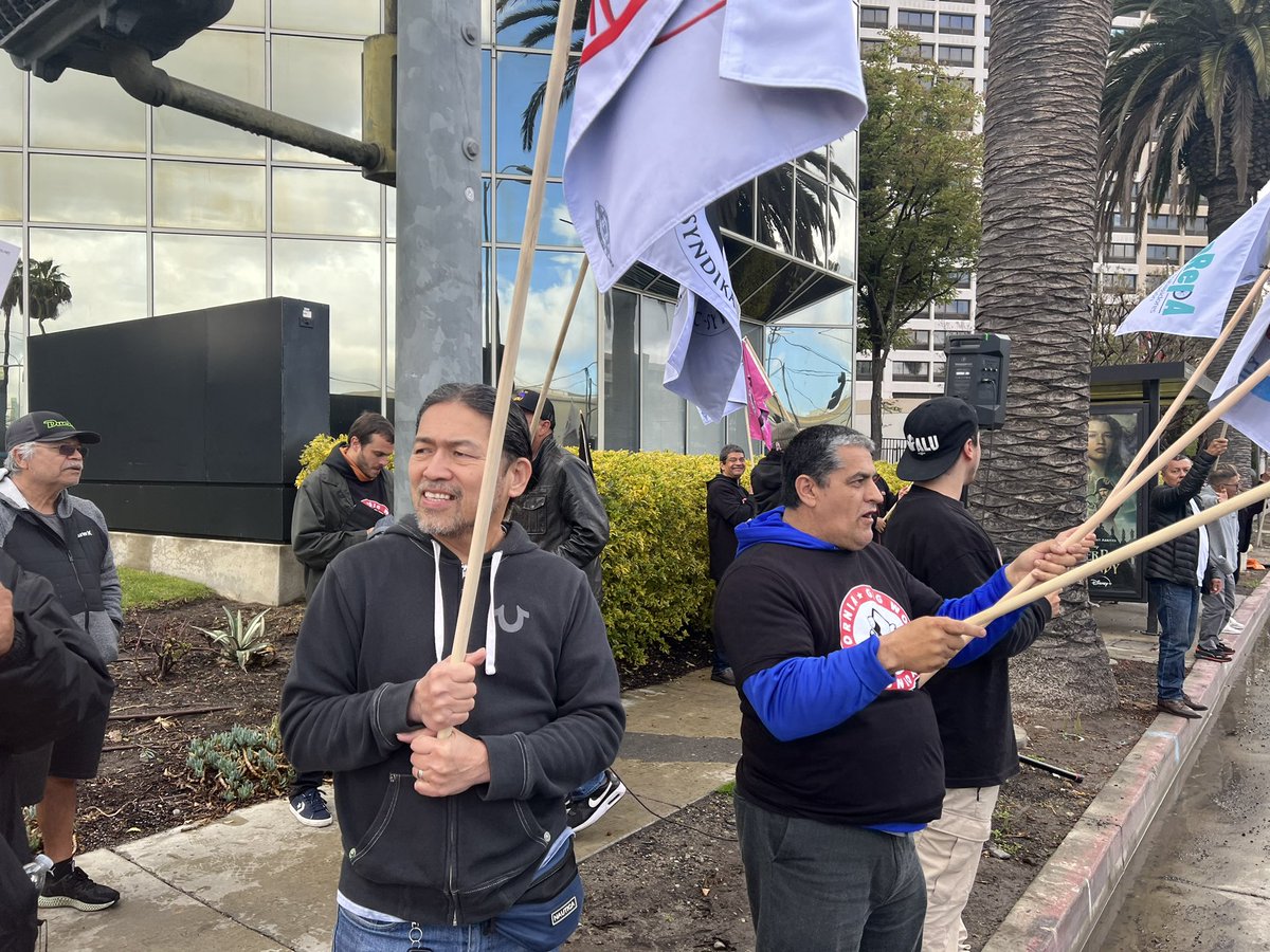 GigUnionSoCal's tweet photo. We’re rallying near LAX w/ gig drivers from across the LA area and speaking out against unsafe working conditions that are driven by poverty wages and unfair deactivations!
 
Gig workers in Chicago, Denver, NYC, SF, and Seattle are holding similar rallies! #UberDriversUnite https://t.co/NGl1pD7LSG