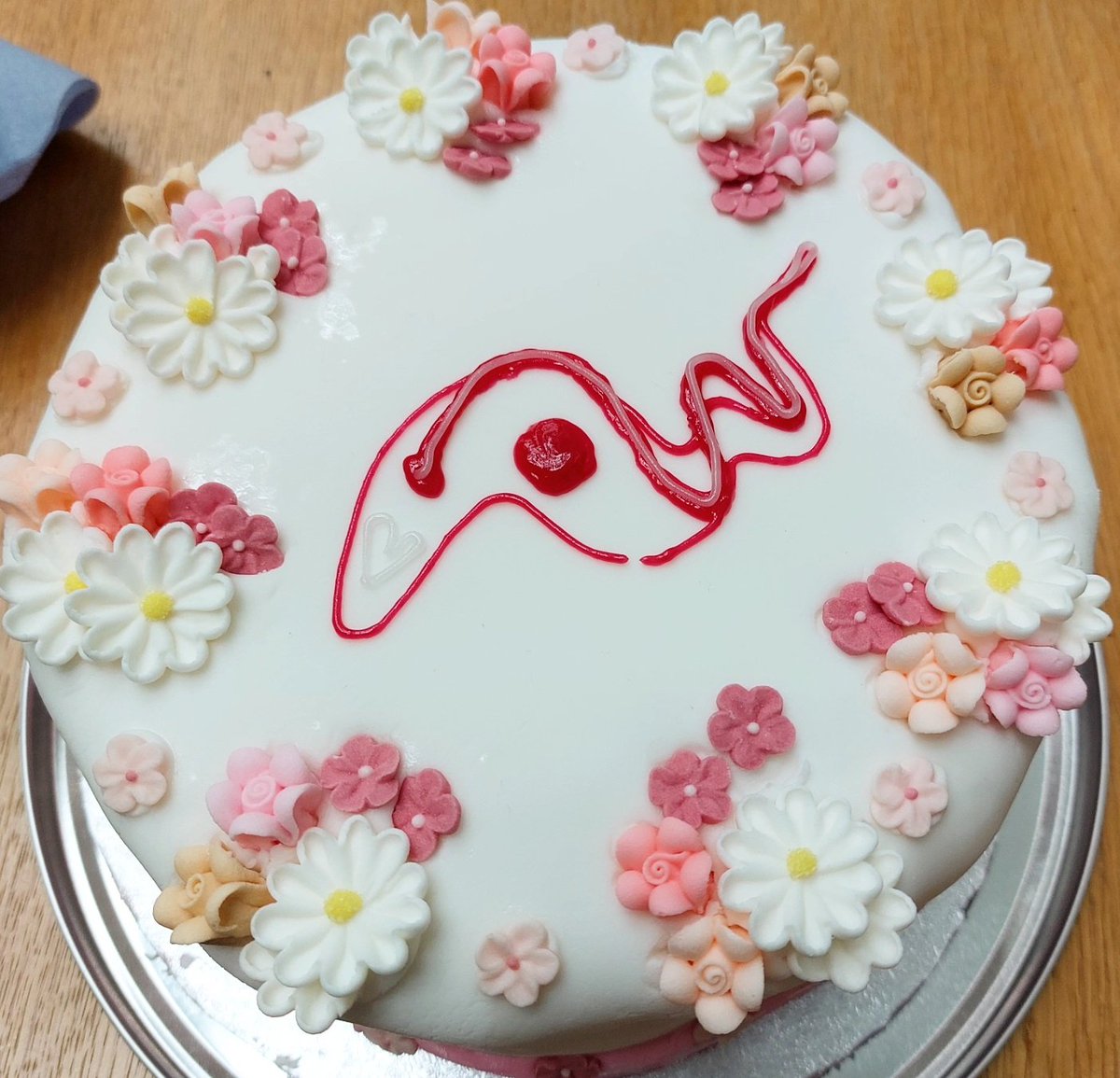 Trypanocake for our little lab party today 🥰 
#trypanosome #parasitology