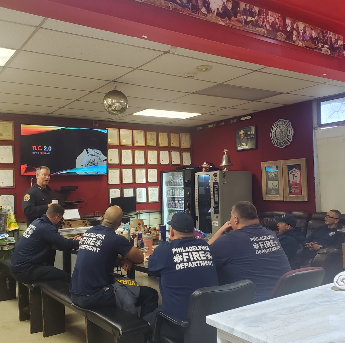 ThielAdam's tweet image. Great visits last week with several of our dedicated @PhillyFireDept companies during our TLC 2.0 sessions; talking about the importance of diverse, inclusive, &amp;amp; respectful teams for accomplishing our #24x7x365 mission! #pfdstrongtogether