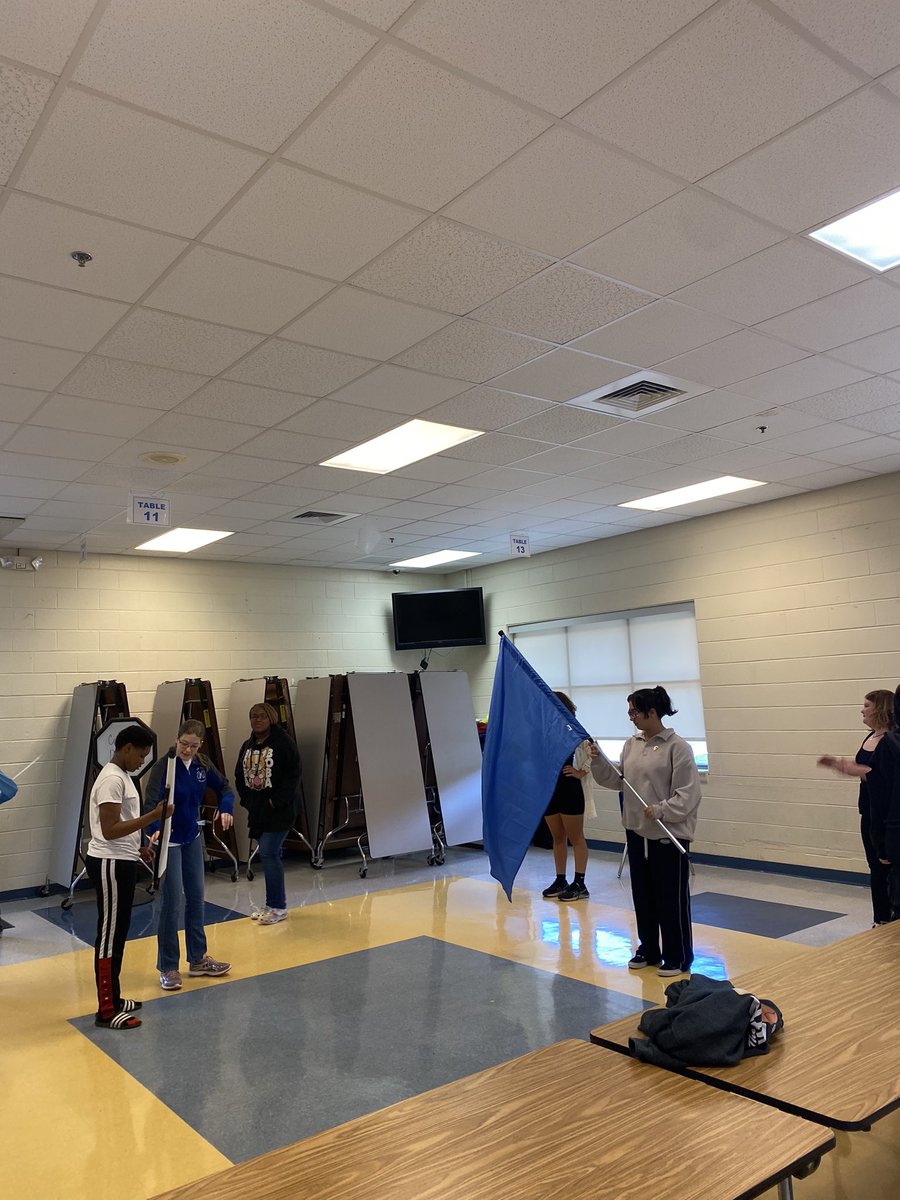 RLPurvis's tweet photo. YHS Colorguard members demonstrating and recruiting for YHS marching band at Yorktown MS. Lots of fun!! @ShannonSButler #yhsband #colorguard #falconfam #marchingbandiscool https://t.co/uHymu1Qgh0