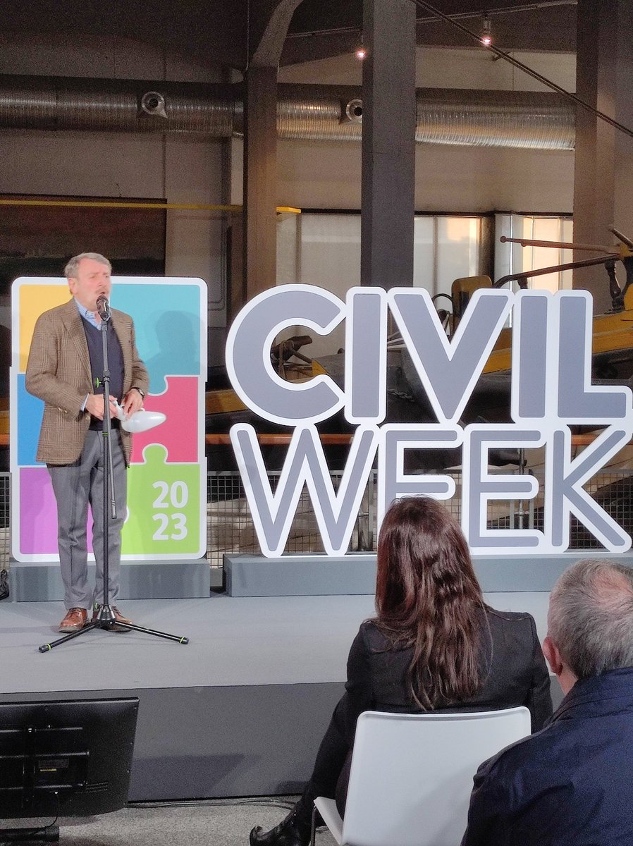 CorriereBN's tweet photo. Giacomo Poretti alla #civilweek2023:
Ho imparato a prendermi cura delle persone quando ho iniziato a fare l'infermiere. La suora caporeparto una volta mi disse "un bravo infermiere è colui che riesce a tenere compagnia alla vergogna"
@Corriere @EliSoglio https://t.co/VMkIp8rr2u