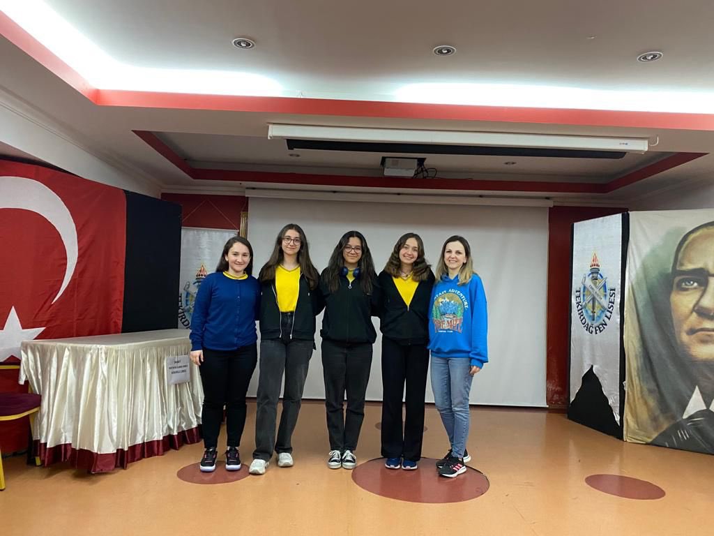 Çerkezköy temsilcisini eleyerek il finallerine kalan münazara takımımızı ve emeği geçen öğretmenlerimizi tebrik ediyoruz.