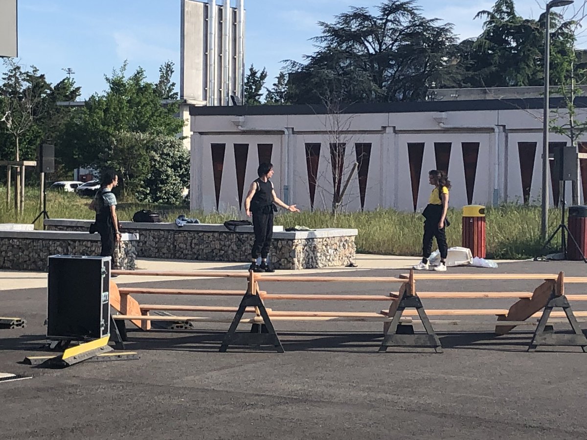 CVLMDL_LAFFEMAS's tweet photo. #RÉPÉTITION! 
Dans le cadre de la #semainedelaculture au lycée @AlgoudLaffemas les Ïnuée se sont déplacés pour nous présenter leur spectacle « La Zone »
A DEMAIN ! https://t.co/EY0Rpyhith