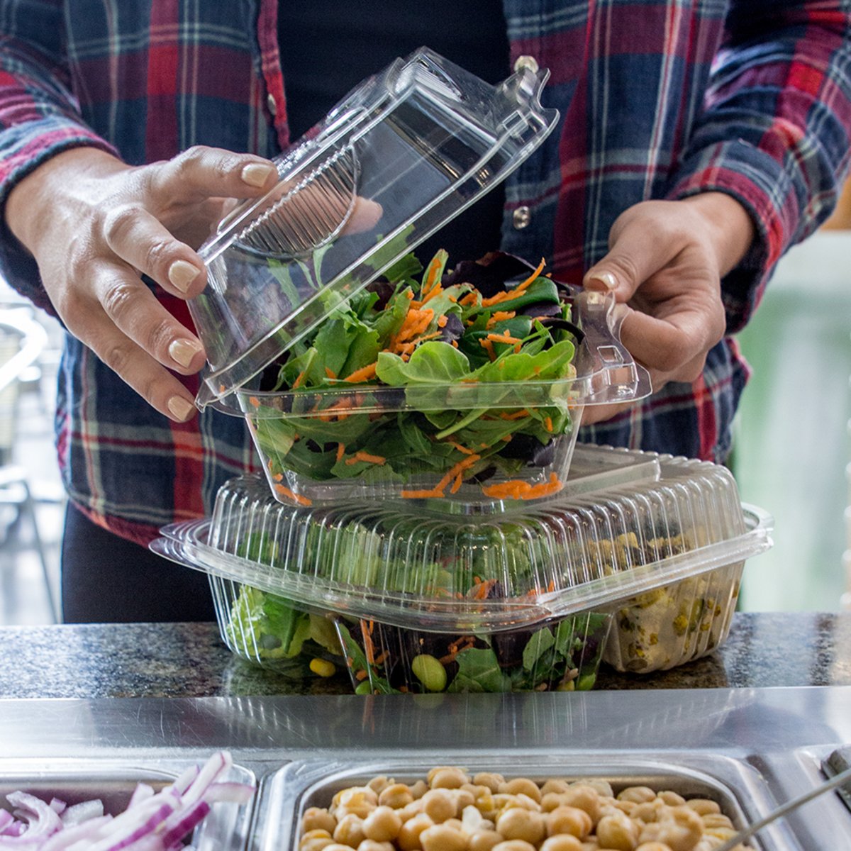GreenPaperProd's tweet photo. Discover the future of food packaging with World Centric's clear, compostable PLA clamshell container! ๐ฑโป๏ธ Stylish, eco-friendly, and made from plants. Upgrade your to-go game today! #WorldCentric #CompostableContainers #GoGreen #Sustainability https://t.co/YQwoGuRBv4