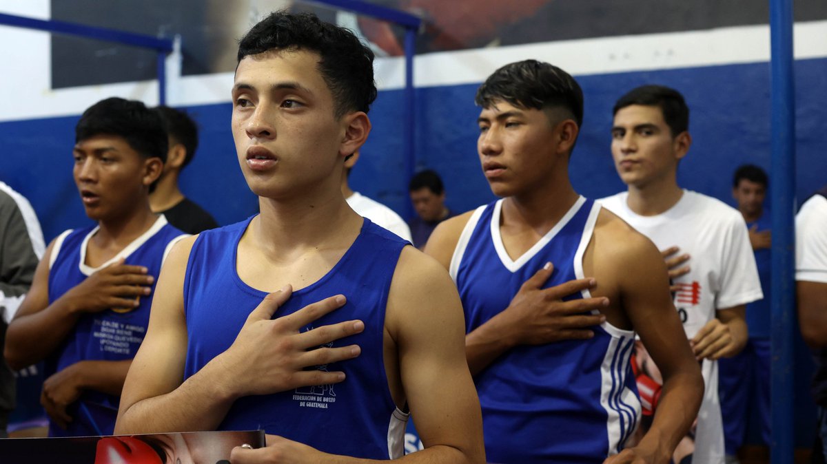 Lared1061's tweet photo. #Polideportivo | Este jueves arrancó el Campeonato Nacional de #BoxeoGuate en las instalaciones del Palacio de los Deportes zona 5, categorías juvenil y élite. Fotos CDAG https://t.co/TB5uM7EDm2
