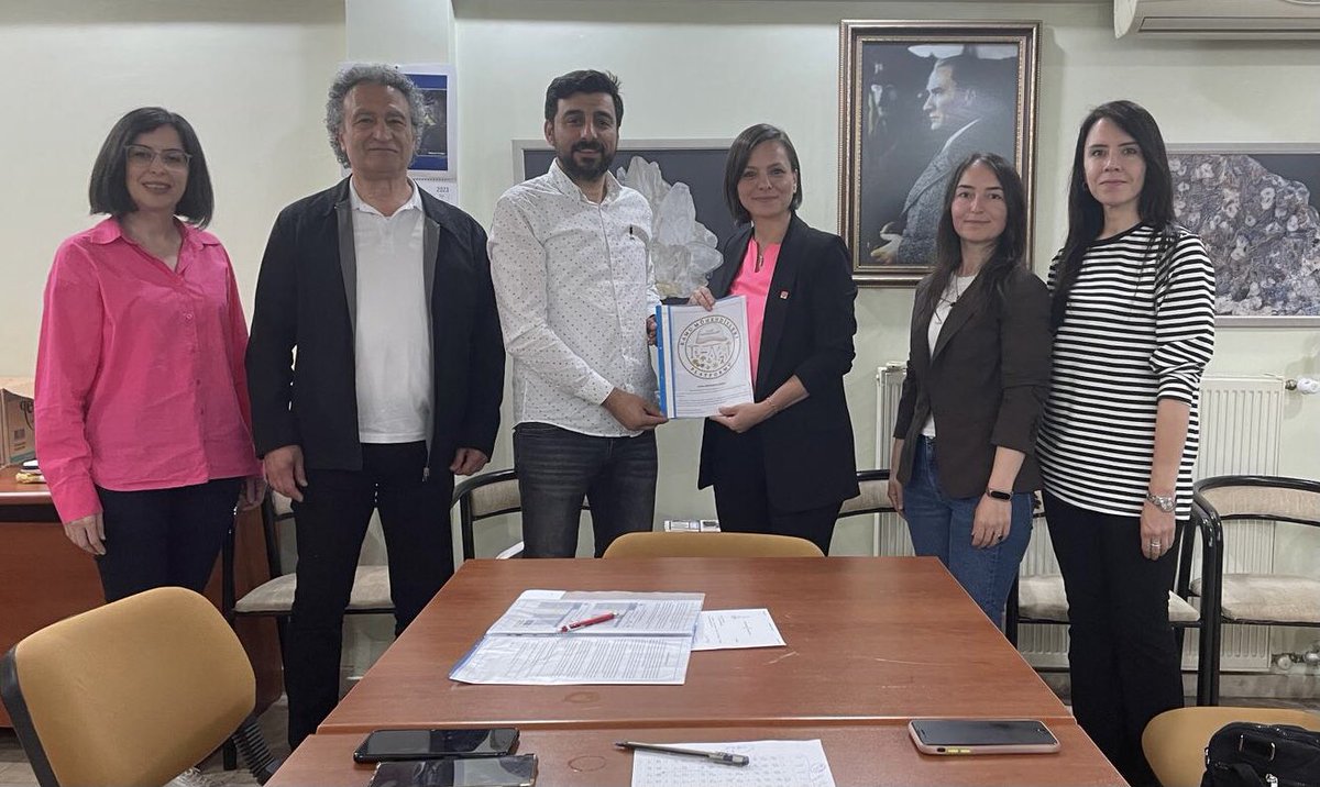 Kamu Mühendisleri Platformu İzmir temsilcisi meslektaşlarımla bir araya geldik. Kamuda görev yapmış bir mühendis olarak sorunlarımızı biliyor ve yaşıyorum, çözümün parçası olacağım. 

Mühendis, mimar, şehir plancıları hakkını alacak #SanaSöz!