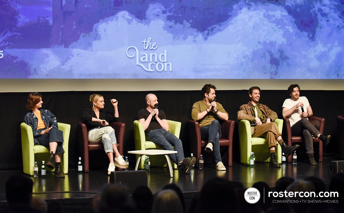 RosterCon's tweet photo. #TheLandCon5 - Les photos du second panel de groupe sont en ligne / The pictures of the second group panel are online #Outlander #TLC5 #TheLandCon
📷 https://t.co/SHFT9Nncvh https://t.co/QUEtGtlcn9