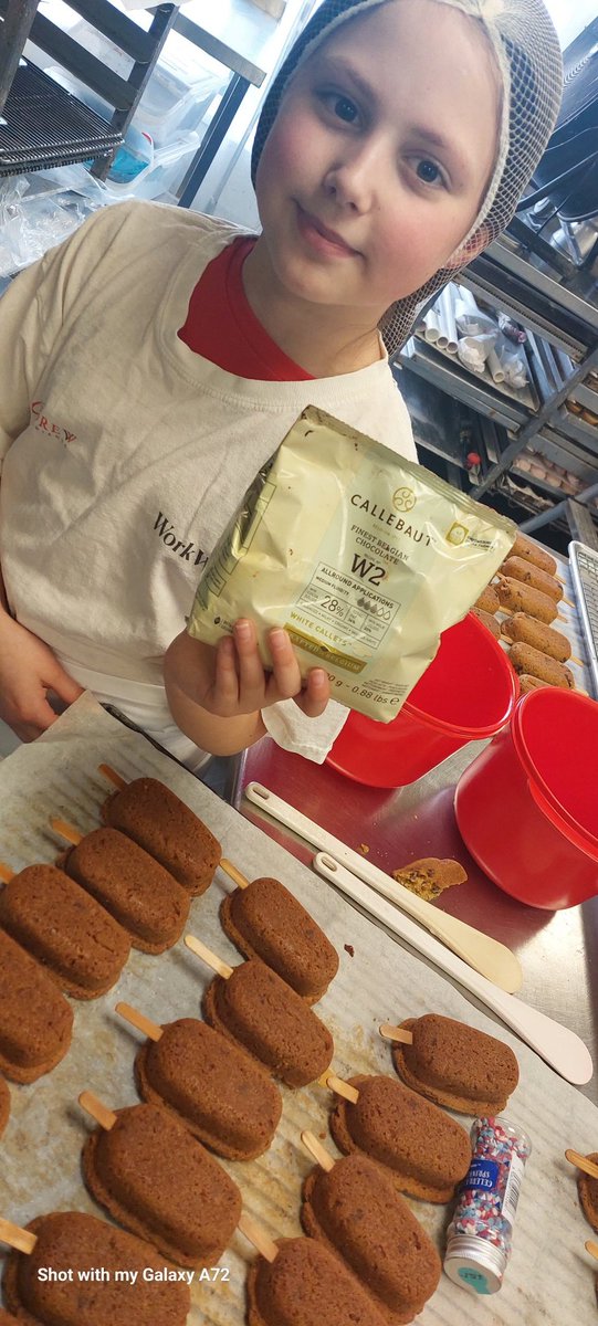 Making cookie pops for p7 Dragons den <a href="/BBCDragonsDen/">BBC Dragons' Den</a> at <a href="/KillinchyPS/">Killinchy PS</a>