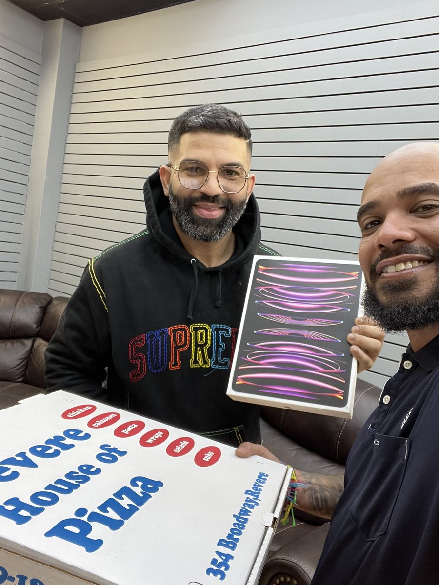 A couple of on site activations, a few slices, and a whole lot of appreciation at our local barbershop!! @BaezYasmine @pnixnix @emilywiper @haloagil12 @theeastregion @SmallBizFiber #wiNEverything #fillthefunnel #SmallBusinessWeek