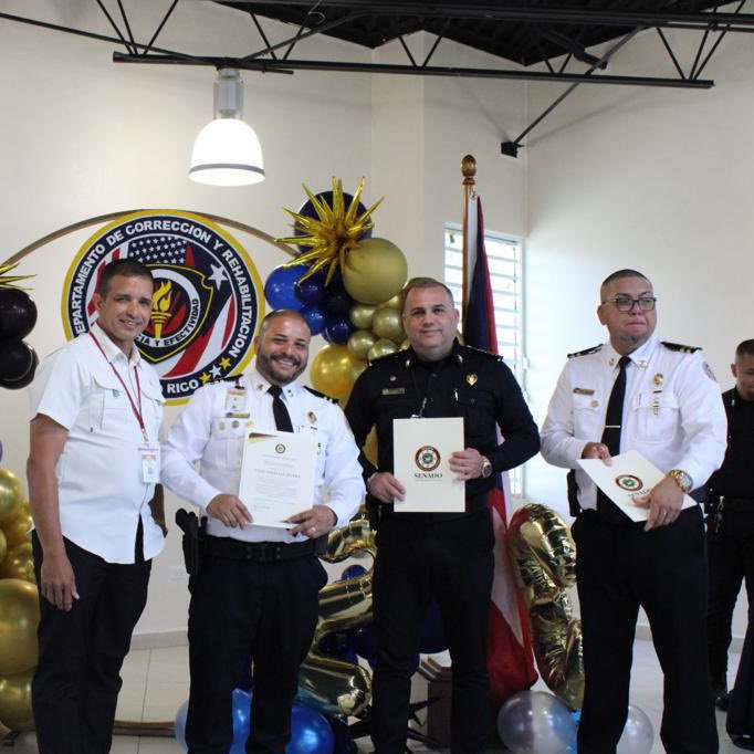 HauSenadora's tweet photo. Parte de mi equipo presente en el reconocimiento de los Oficiales de Custodia del Departamento de Corrección y Rehabilitación del Complejo de Guayama en la Semana del Oficial Correccional. ¡Gracias por la labor que realizan día a día! ¡Felicidades a todas y todos en su semana! https://t.co/TMq3Ym2ela