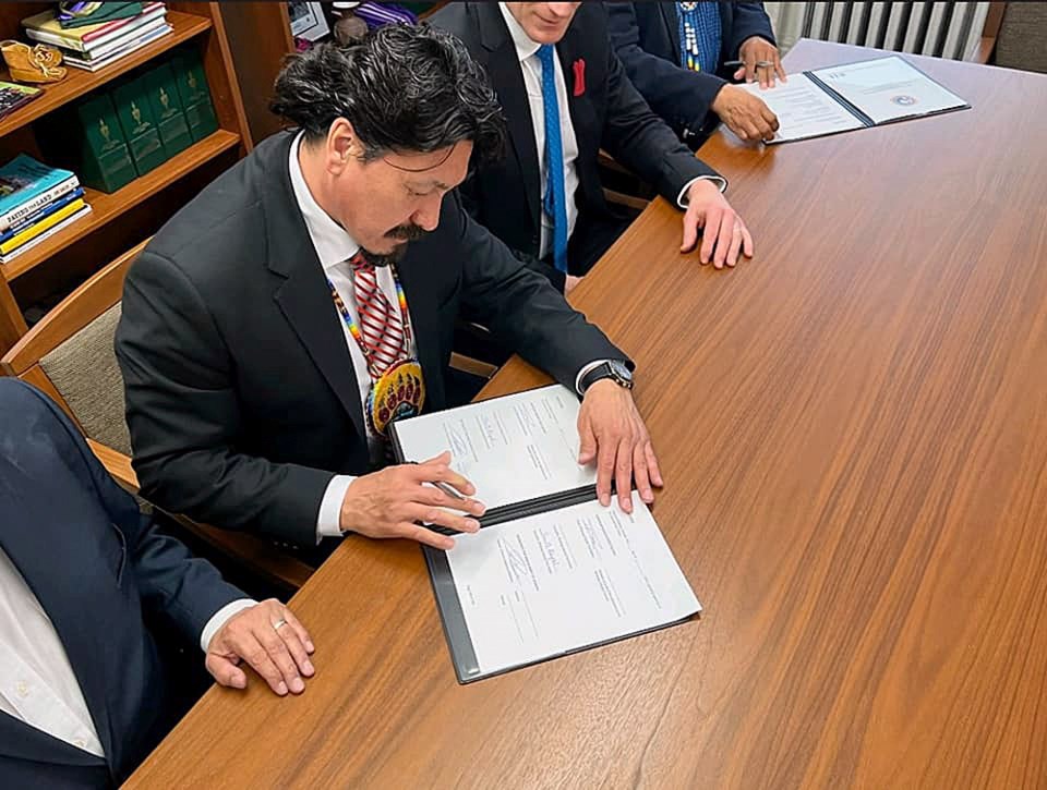 WHITECAP DAKOTA NATION signed a treaty agreement with Canada this week. The treaty affirms Whitecap Dakota Nation’s inherent rights to self-governance. @sasktoday | buff.ly/3noaxKh