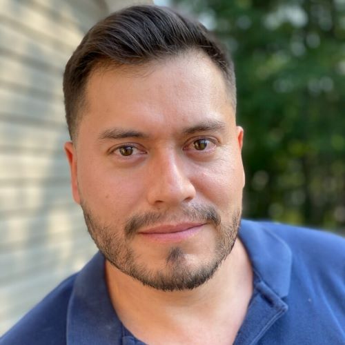 Alfredo Arreola Perez, current Loyola student, shows that balancing a full-time job and a full-time education is possible. Despite challenges, Alfredo encourages others to believe in themselves and trust their gut. luc.edu/scps/about/stu…