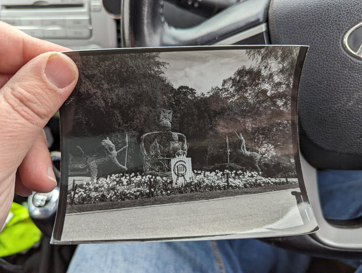 Jimmyshootsfilm's tweet photo. Went to the community darkroom today. Dev'd some sheets I shot earlier, made some contact prints and also did a paper negative portrait. I now know why I stay behind the camera! 😂😂 #BelieveInFilm #ShootFilmBeNice #Printparteh #CurlyPrints https://t.co/G9AACiiwCO