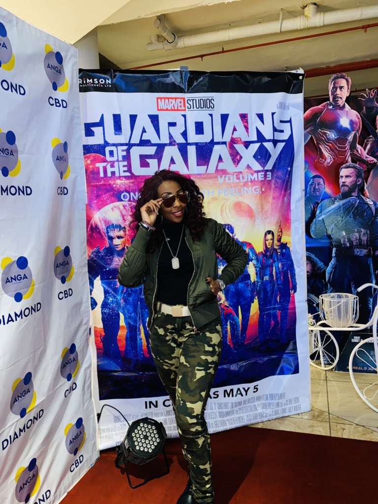 MwalimuRachel's tweet photo. Guardian of the Twitter Space. 😂😂 Premier is on!! #MRXOnLocation📍 @MRX2TheWorld Thanks to Anga Cinemas 🙌🏾🙌🏾 #MRXToTheWorld https://t.co/ZVPed5F4IJ