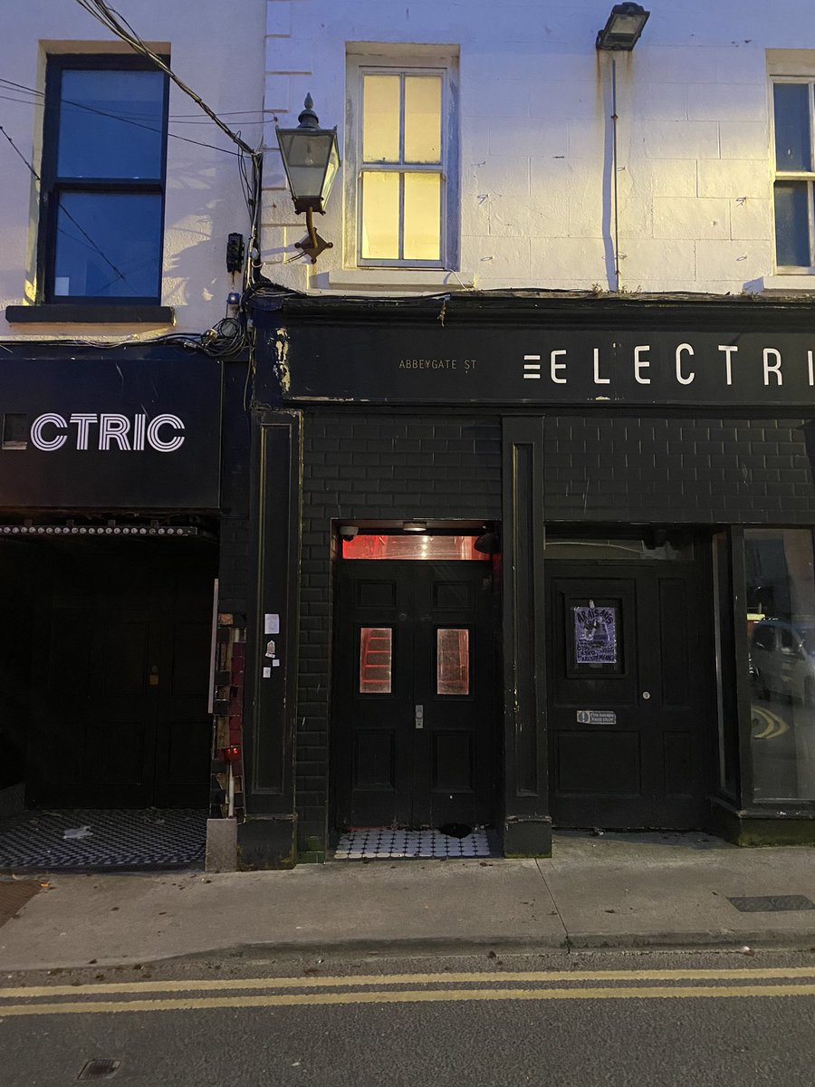 wkd_witch0's tweet photo. The light was on in electric !! https://t.co/qGqU3CvghP