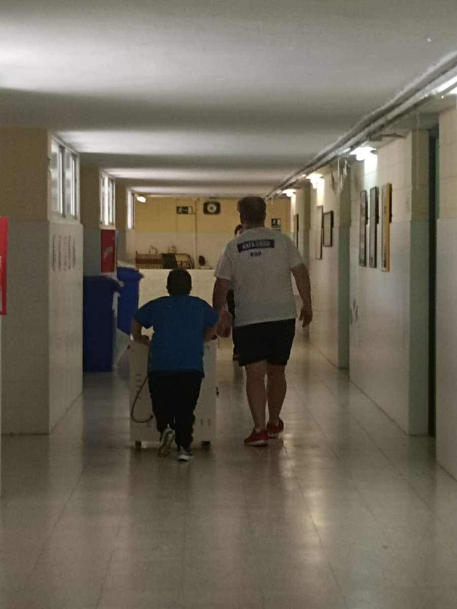 CEIPMditerraneo's tweet photo. Jornada digital en primero. Algunos niños del Aula específica tb. Cosas bonitas que pasan. Gracias a todos los que habéis colaborado🥰🥰 https://t.co/kRGNla4Efz