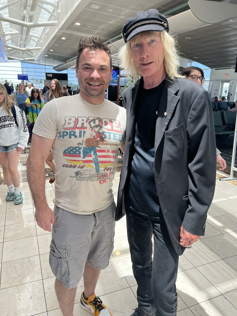 Randomly met @KIXtheband @stevefwhiteman of Kix while I’m in Orlando for work and he just completed #monstersofrockcruise he graciously agreed to a pic!