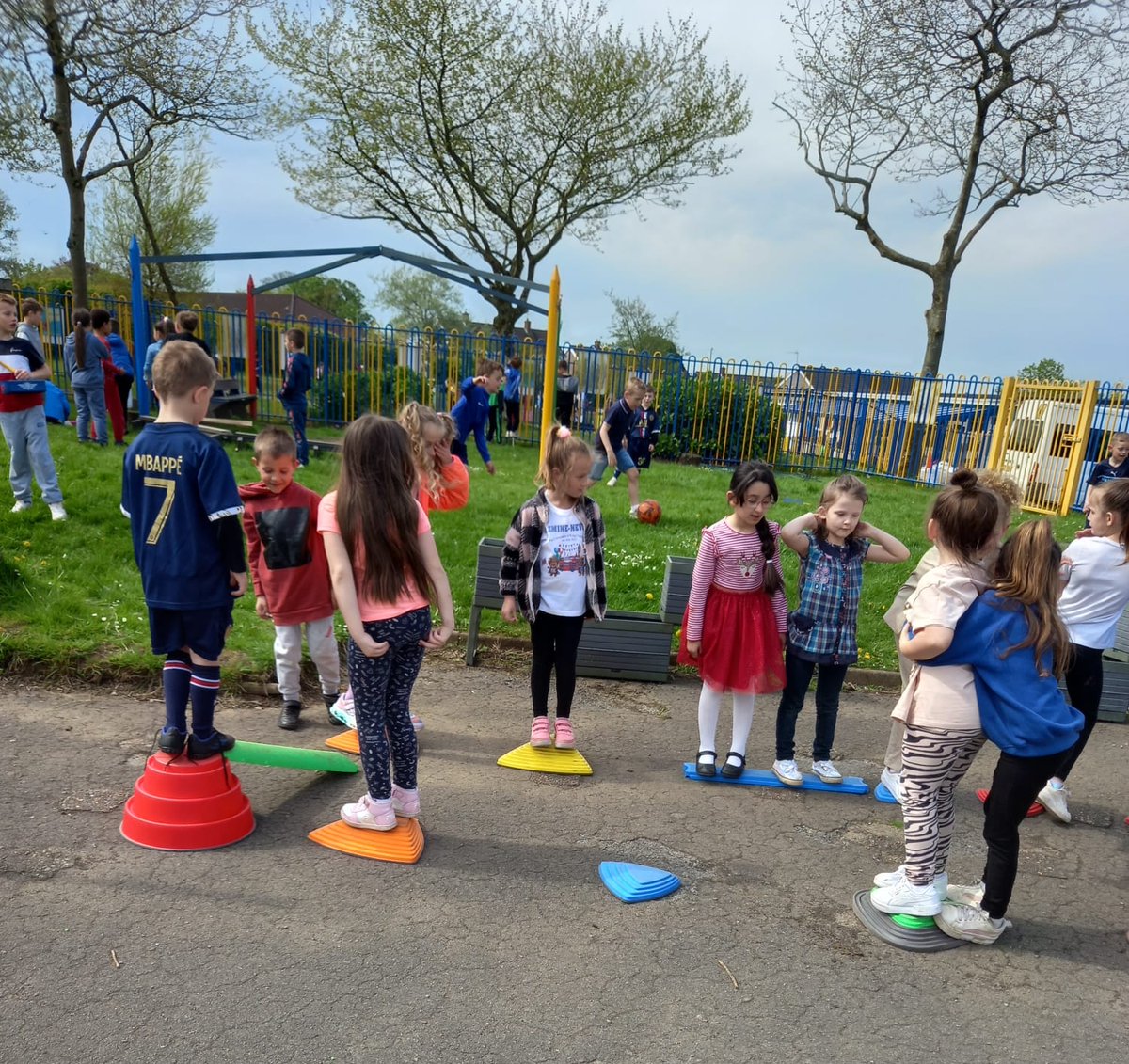 portmeadp's tweet photo. Year 2 & 3 love creating their own games and obstacles during break time. Great problem solving, thinking and physical skills. #pmdpy2 #pmdpy3 #pmdphwb https://t.co/m5K3D3uxdv