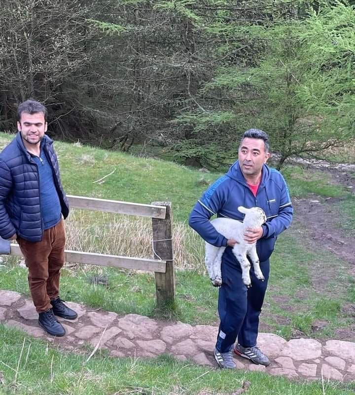 Justice_forum's tweet photo. Two immigrants caught on camera with a stolen lamb at Snake Pass west of Sheffield. https://t.co/mIenBeUGxI
