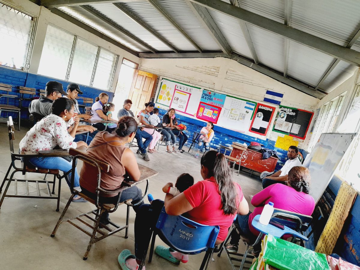 MarenaNicaragua's tweet photo. En el marco de la implementación de la estrategia nacional para prevenir afectaciones al medio ambiente por posibles incendios, #MARENA realizó conversatorio con 12 comunitarios de Miraguas, municipio de Comalapa, Chontales.

#EvitemosLosIncendios
#AmorAlaMadreTierra
#Nicaragua https://t.co/T14URM4FFX