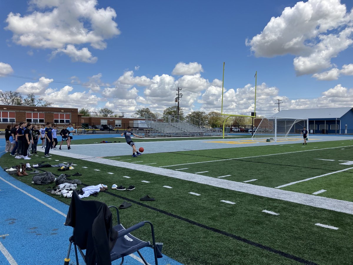 BathMidSchool's tweet photo. 7th grade enjoying a beautiful day after testing! https://t.co/d3DdBJrKIb