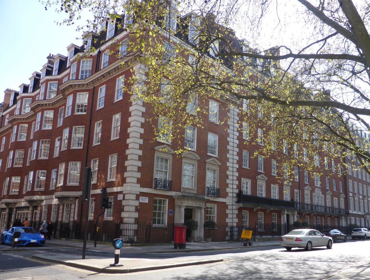 jed_emily_age_6's tweet photo. Just a short walk from Brook Street and behind these grand houses in Grosvenor Square is Adam's Row where Robert Stigwood owned no 16. The Bee Gees were often pictured there on the top floor of the house! #BeeGees #AdamsRow #London https://t.co/7XzB3qDi5R
