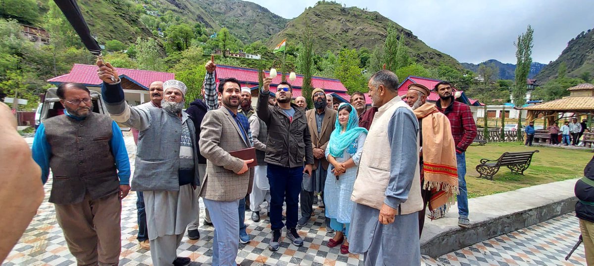 Tahirakhanjk's tweet image. Warm welcome  of DC  Poonch @yasinc_ias
#Peer Ki Gali #Buffliaz # Chandimarh Noor Cafa #interacted with tourists @Divcomjammu @OfficeOfLGJandK @JandKTourism @DICPoonch