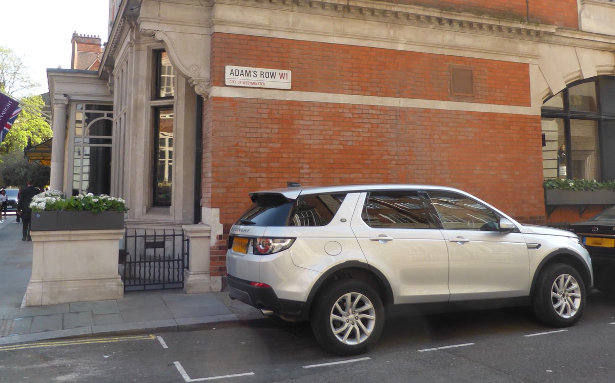 jed_emily_age_6's tweet photo. Just a short walk from Brook Street and behind these grand houses in Grosvenor Square is Adam's Row where Robert Stigwood owned no 16. The Bee Gees were often pictured there on the top floor of the house! #BeeGees #AdamsRow #London https://t.co/7XzB3qDi5R