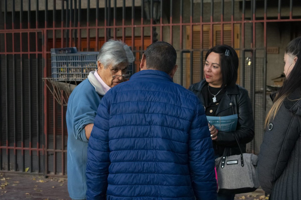 urquizadaniel's tweet photo. Junto a @MartinLorena_ok y candidatas a Concejalas y Legisladores recorrimos las calles de #Panquehua, escuchando inquietudes de vecinos y vecinas.
Gracias compañeras y compañeros del distrito por la organización.
¡Llegó la hora de #VivirBien!
#ElegíFuturo
#ElegíEsperanza 
#502A https://t.co/8pfZvCdioI