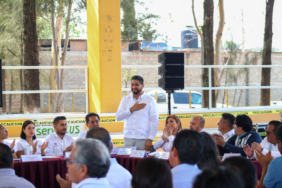ICAPET_GobOax's tweet photo. Como parte de la atención integral y directa a las comunidades de #Oaxaca, estuvimos presentes en Ocotlán de Morelos en el Encuentro con Autoridades Municipales, encabezado por el gobernador @salomonj, para conocer y atender las necesidades de las y los ediles. https://t.co/WygVTGIFY9