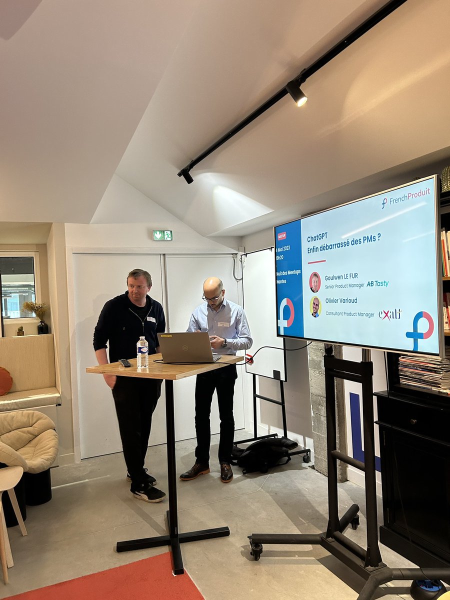 FrenchProduitBN's tweet photo. Ce soir, nous sommes présents à la nuit des meetups à @CantineNantes avec un talk sur ChatGPT et son usage par les PMs avec @ovarloud et @glefur_ https://t.co/rk48q4rZsb