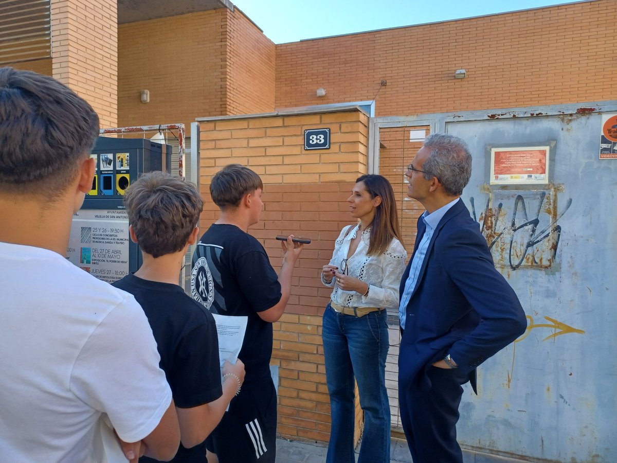 Luismsicluna's tweet photo. En @velillasanantonio con la candidata @Belen_RMAC participando en una divertida entrevista realizada por los #jóvenes del municipio https://t.co/IjHCllEbEI