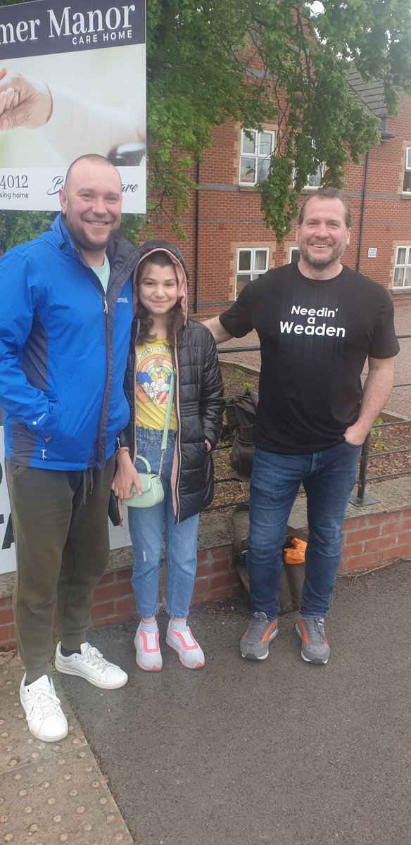 MWeaden's tweet photo. Starting rain and these good people have came out to vote for me because of my leaflet......amazing!! https://t.co/Y0ZXE9uv6n