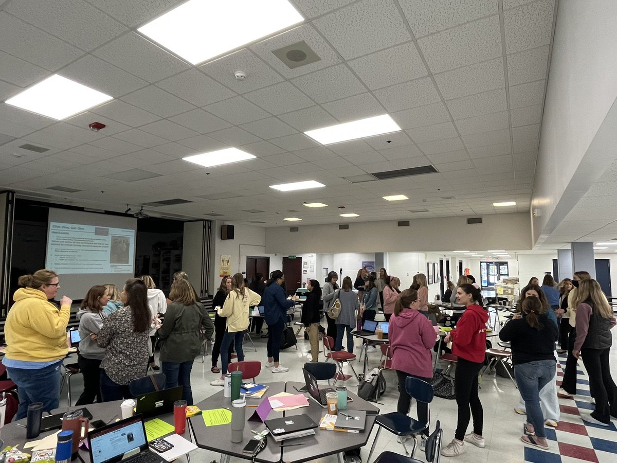 MDominguezD15's tweet photo. @WillowBendD15 &amp; @TJ_D15 engaged in various engagement and movement protocols to share their ideas and experiences about math and SEL #ProudToBe15 https://t.co/vYPyxMB4l6