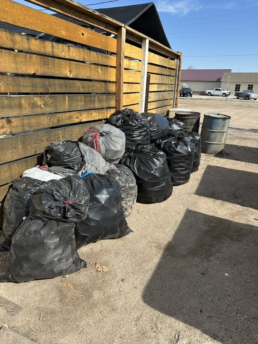 YellowR56974547's tweet photo. Huge shout out to Karmen Herrick,  Beverly Lenz &amp; Jim Johnston!! 66 bags of cans down, &amp; another 50-60 to go!  The tabs are going to Ronald McDonald House, and the cans are going to  Area Senior Citizens Center  in Curtis to help with fund the non-profit. https://t.co/MCDXOdLsAd