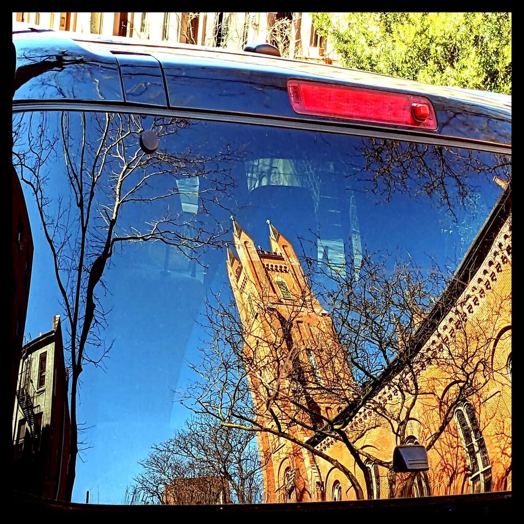 #brooklynheights #brooklyn #church #tree #reflection #newyorkcity #newyork instagr.am/p/Cr1DDyBr3a6/