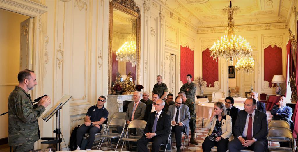 El jefe del CGTAD se reúne con los Embajadores Marca Ejército de la CV.
La difusión de valores y el servicio a la sociedad es cosa de todos.
#SomosTuEjercito