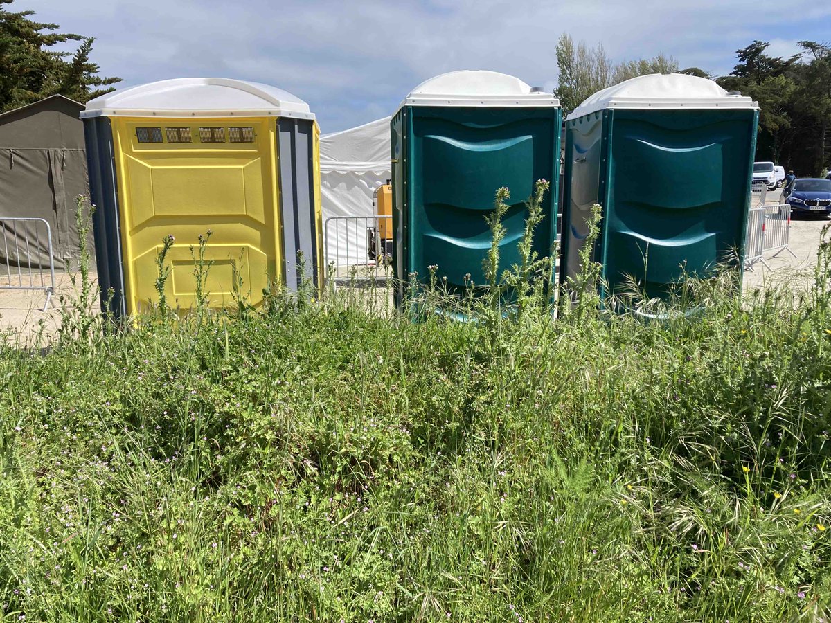 Les toilettes à porte jaune, c'est pour le pipi sélectif…