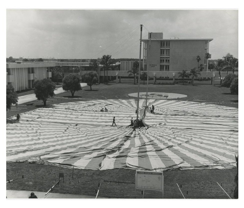 FAULibraries's tweet photo. #TBT to when it took a circus tent to host an FAU graduation. All photos are available at the FAU Digital Library. 
#FAUlibraries #graduationweek
https://t.co/DLxzMNmsLe https://t.co/gQVCirqaho